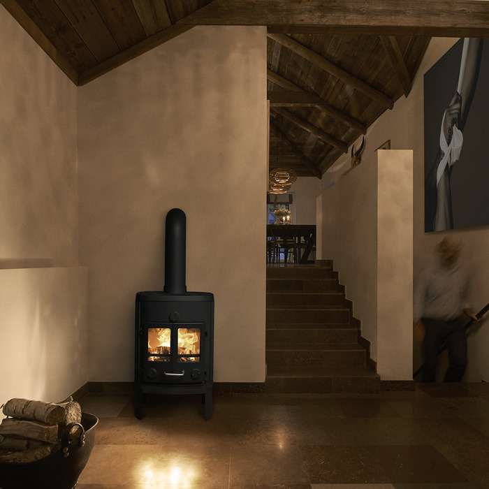 Cast Iron Stove MORSØ 1010 on Cooking Plate Legs with Cooking Plate. Photo 3