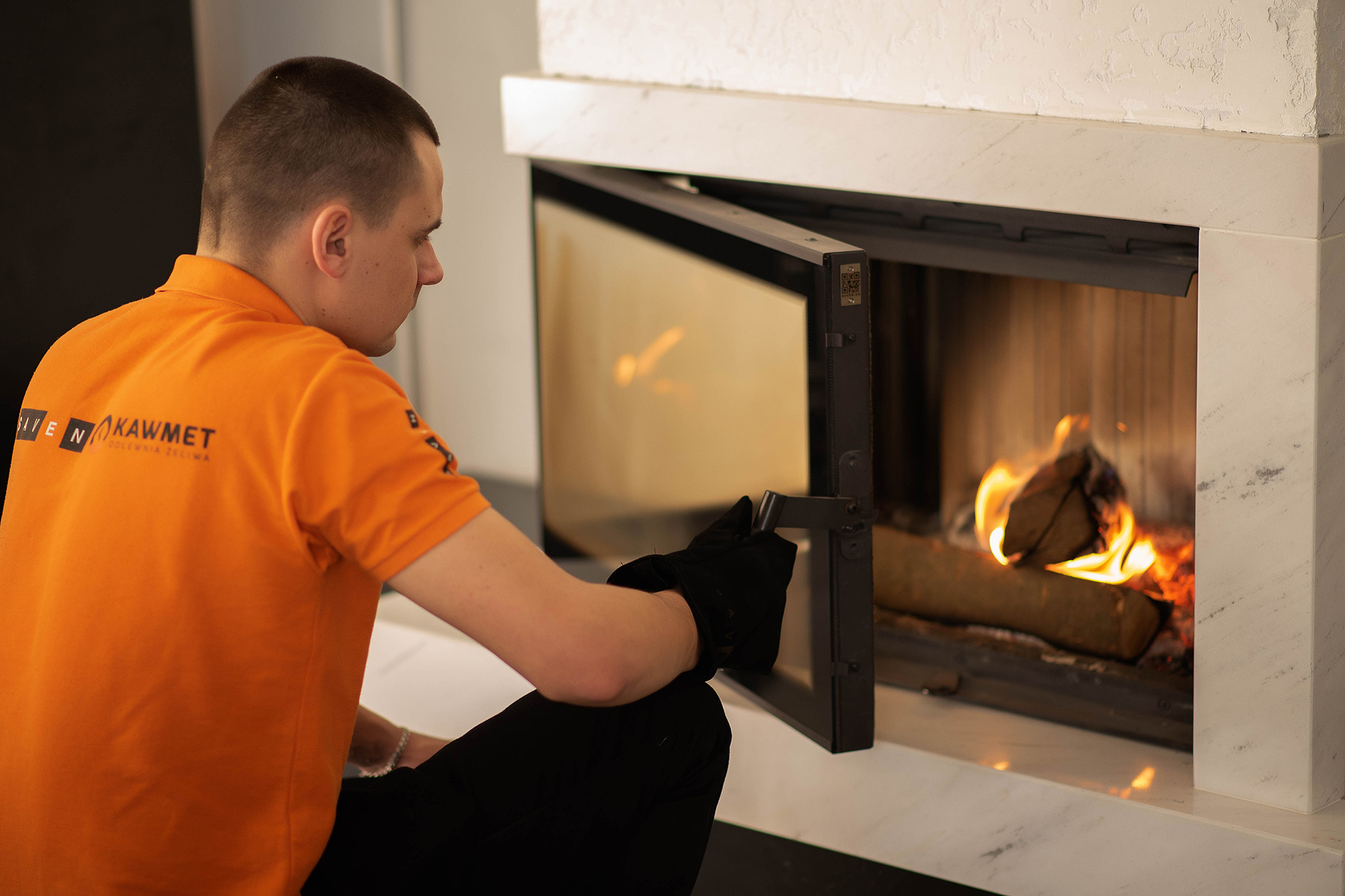 How to save firewood when heating a house with a fireplace